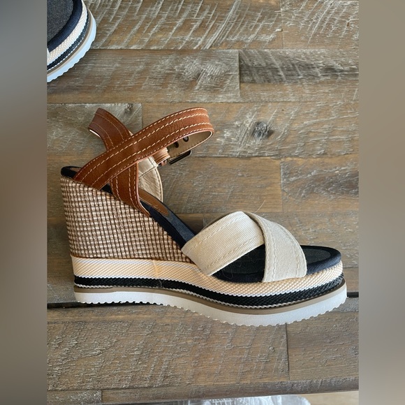Summer wedge! Worn once! - Picture 3 of 4